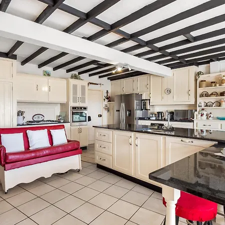בית נופש Conamara House באליקונילי