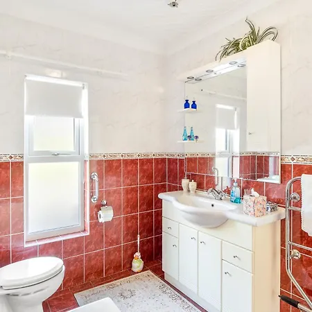 Conamara House בית נופש באליקונילי